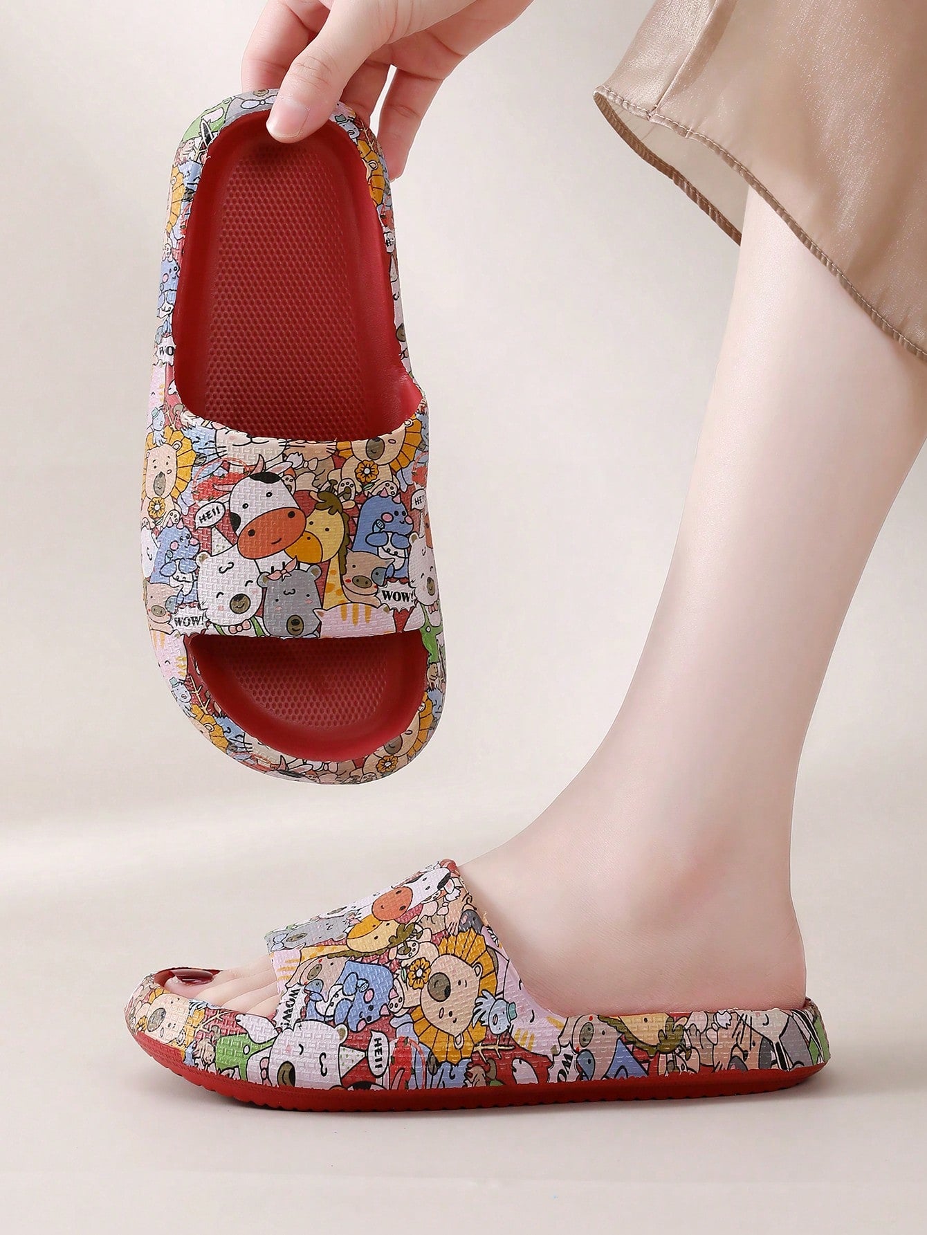 2024 New Style Cartoon Printed Animal Kingdom Slippers With  Stepping Design, EVA Material For Outdoor And Summer, Fashionable Bathroom Slip-On Burgundy