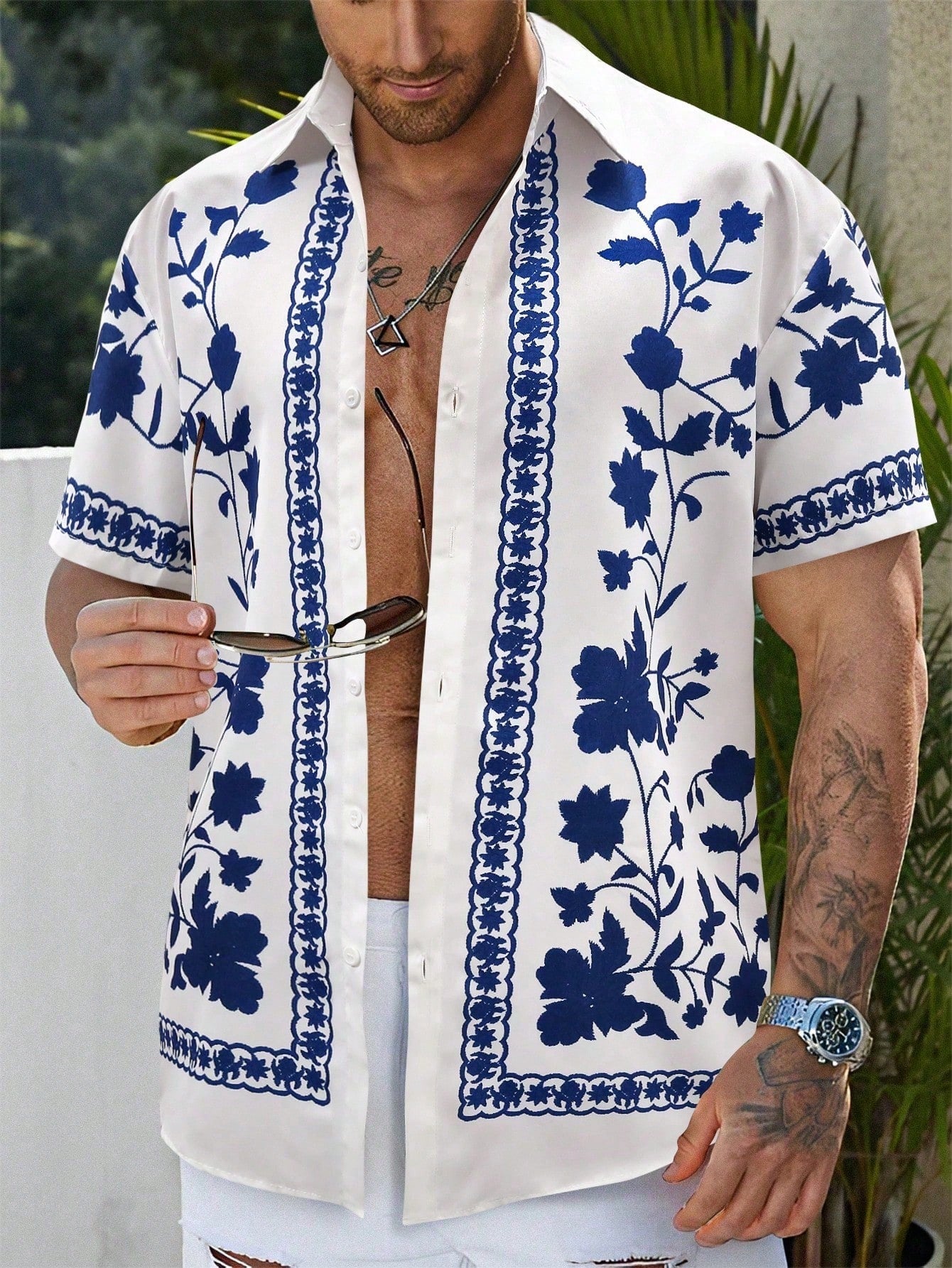 Manfinity RSRT Men Casual Floral Graphic Colorful Print Short Sleeve Shirt Without Tee, For Boyfriend Gift Blue and White